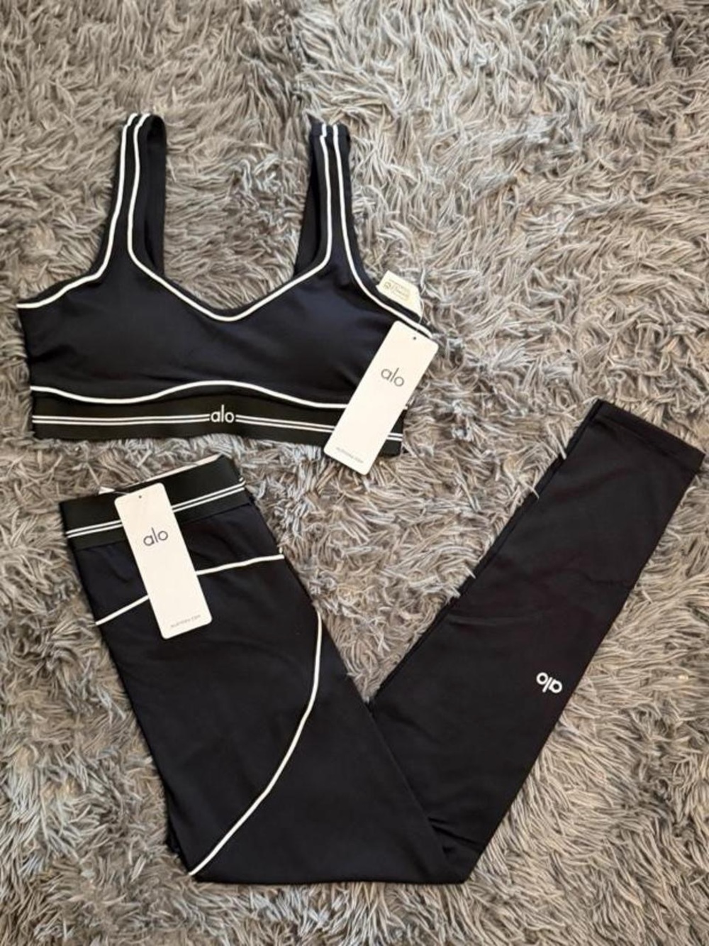 Alo Sports Bra & Legging Set - Picture 5 of 5